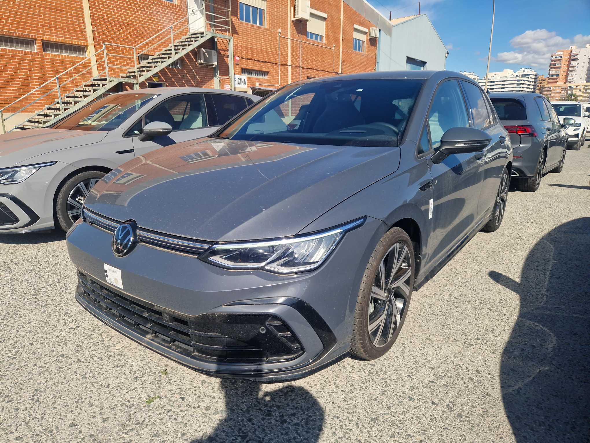 VOLKSWAGEN Golf VIII R-LINE eTSI 150CV M-HEV + AUTO Gris Delfin Met