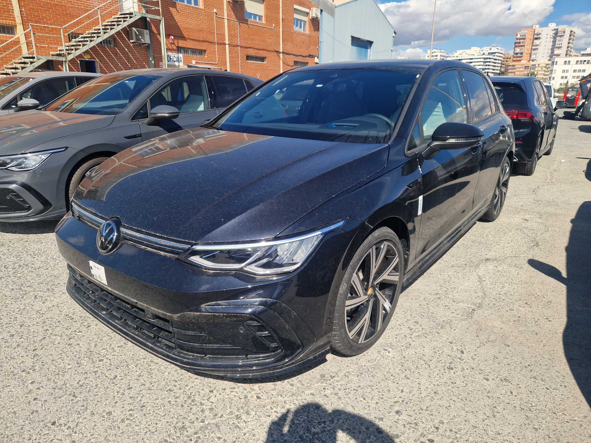 VOLKSWAGEN Golf VIII R-LINE eTSI 150CV M-HEV + AUTO Negro Perla