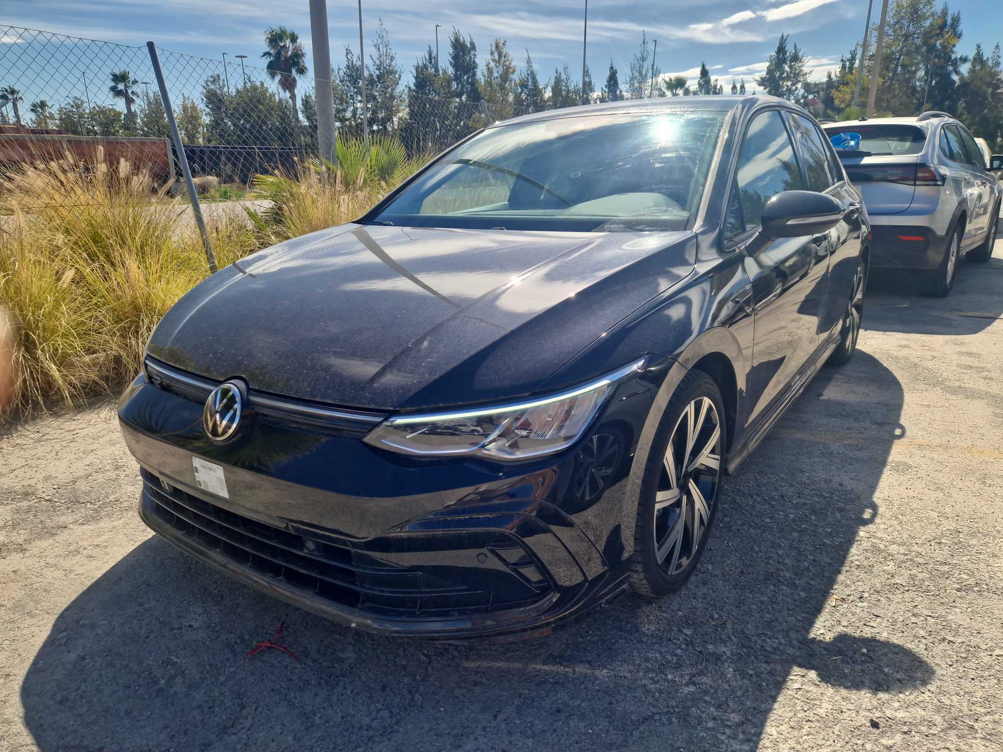 VOLKSWAGEN Golf VIII R-LINE eTSI 150CV M-HEV + AUTO Negro Perla