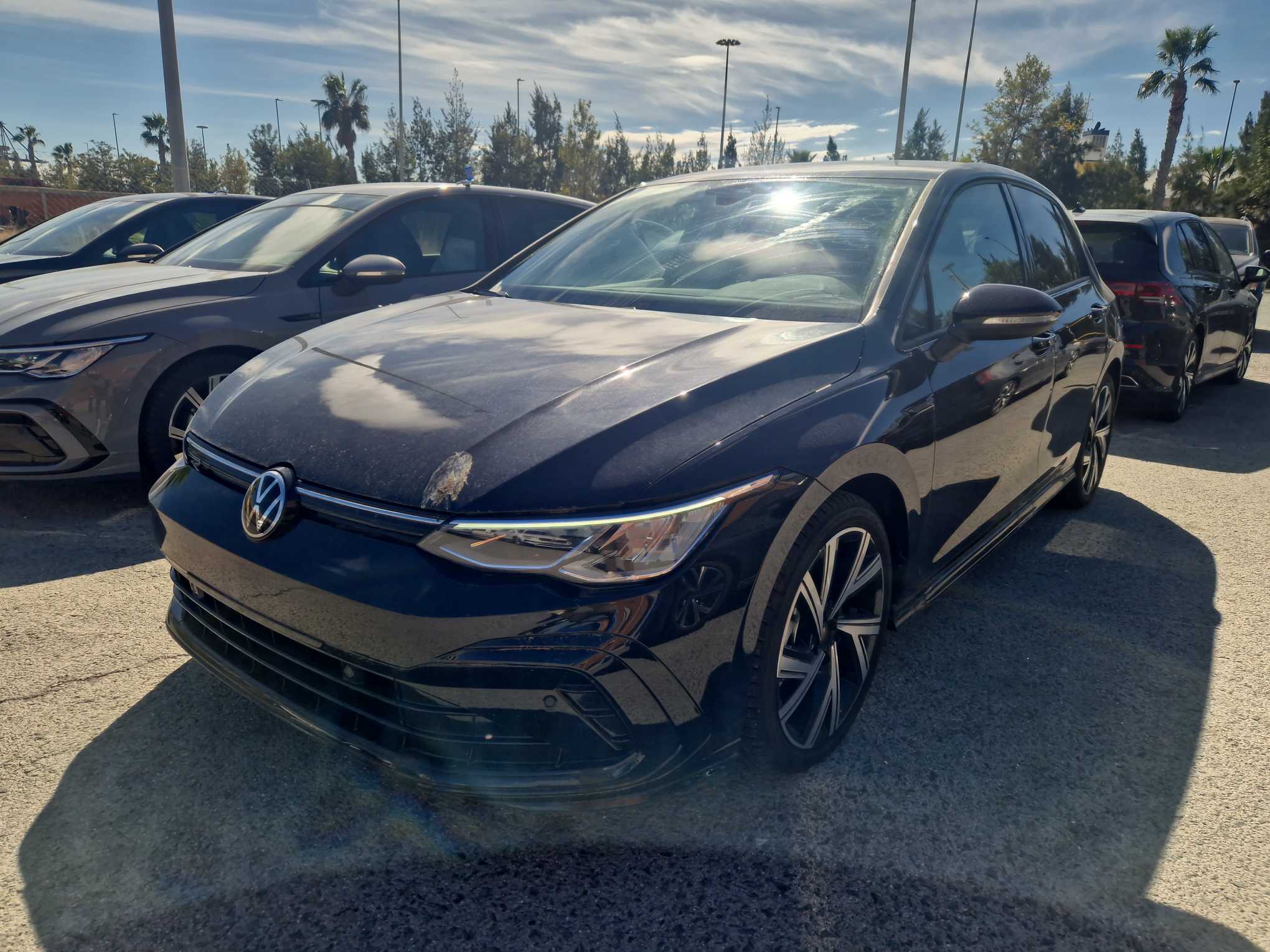 VOLKSWAGEN Golf VIII R-LINE eTSI 150CV M-HEV + AUTO Negro Perla